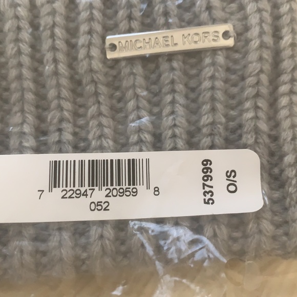 MMK Hat and Gloves - Picture 3 of 6